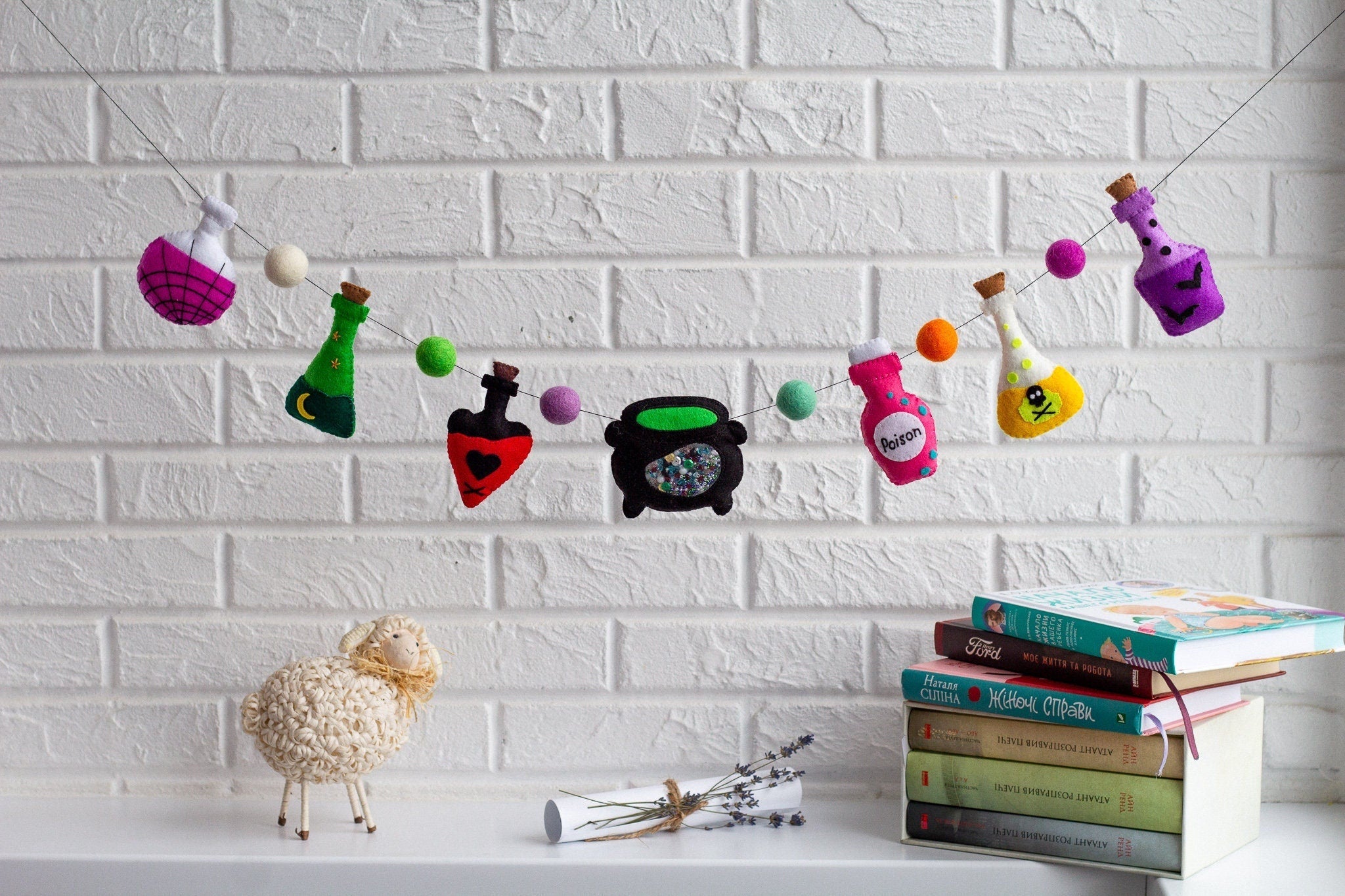 Halloween Potion Garland – Witchy Handmade Halloween Decoration - WoollyFox